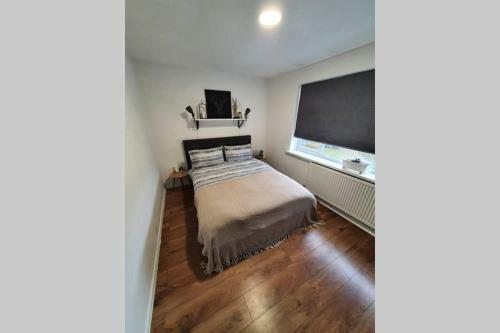 Entire Apartment! 2 Double Beds, Sleeps Upto 4