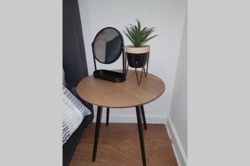 Entire Apartment! 2 Double Beds, Sleeps Upto 4