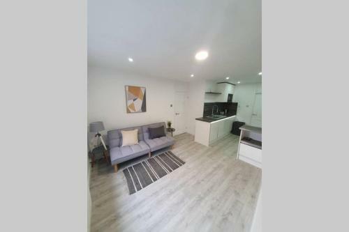 Entire Apartment! 2 Double Beds, Sleeps Upto 4