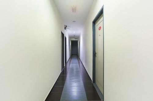Oyo 89332 De Hotel