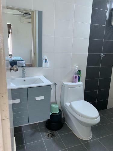 Risqi Apartment Wakaf Che Yeh