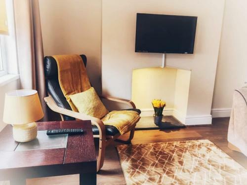 Great House Available For Guests And Contractors Parking And Wifi