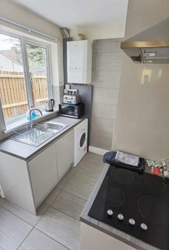 Great House Available For Guests And Contractors Parking And Wifi