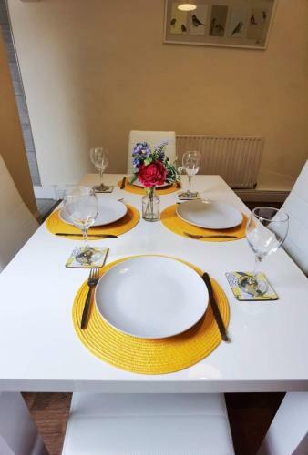 Great House Available For Guests And Contractors Parking And Wifi