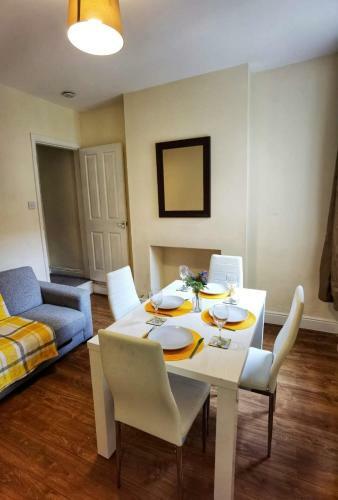 Great House Available For Guests And Contractors Parking And Wifi