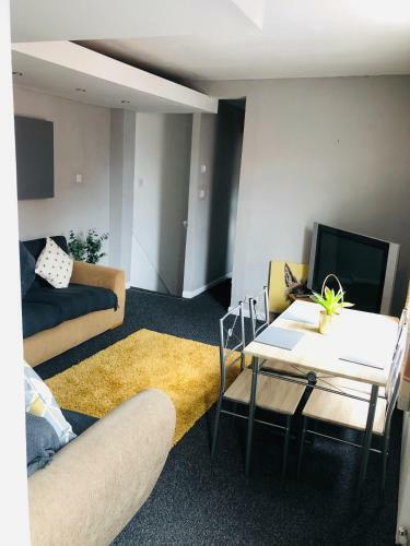 Sherwood Fields Apartment - Spacious, Large And Stylish