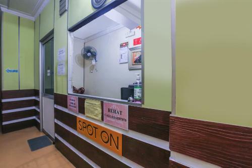 Oyo 89784 Impiana Hotel