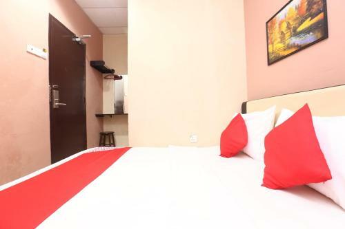 Oyo 89588 Destiny Riverside Hotel