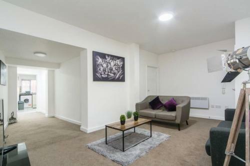 Luxury City Centre Penthouse With Balcony - 2 Bed Apartment