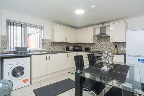Luxury City Centre Penthouse With Balcony - 2 Bed Apartment