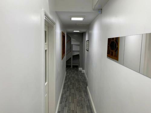 Perfect, Stunning And Work Friendly 5bed Apartment With Parking At Hyson Green
