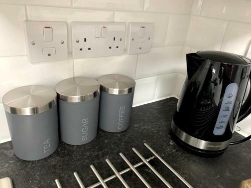 Perfect, Stunning And Work Friendly 5bed Apartment With Parking At Hyson Green