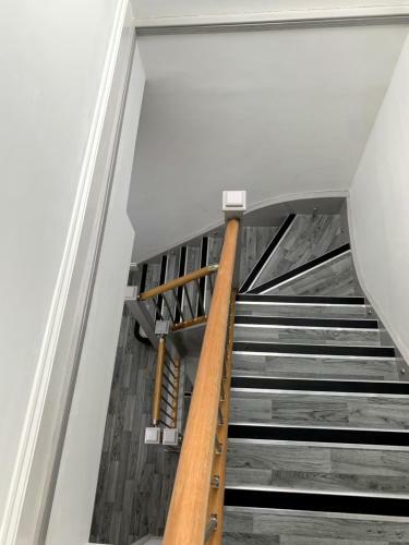 Perfect, Stunning And Work Friendly 5bed Apartment With Parking At Hyson Green