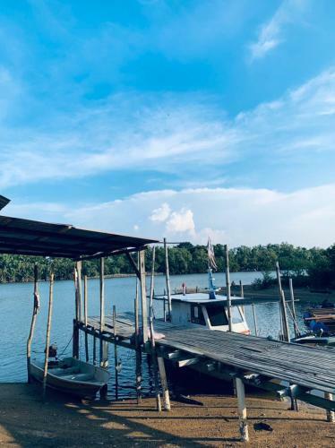 Rumah Tepi Sungai @kb