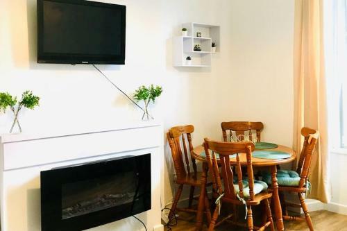 Flat 12a - Central, Modern, Bright Apartment With Free Wifi