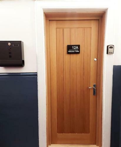 Flat 12a - Central, Modern, Bright Apartment With Free Wifi