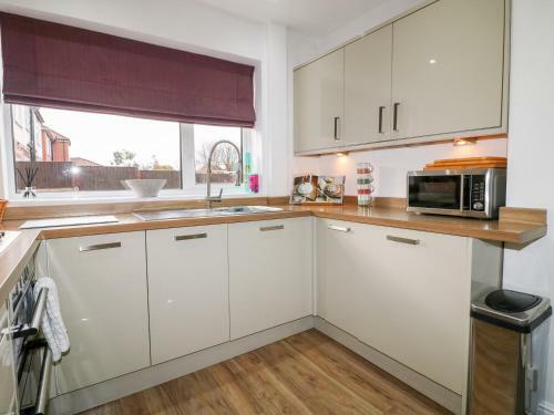 Hollinwell View