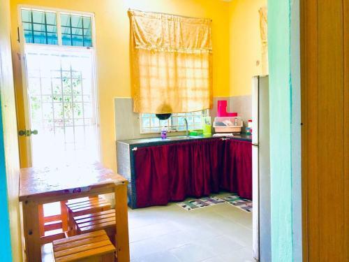 Putri Homestay With Private Pool And Bbq Stuff