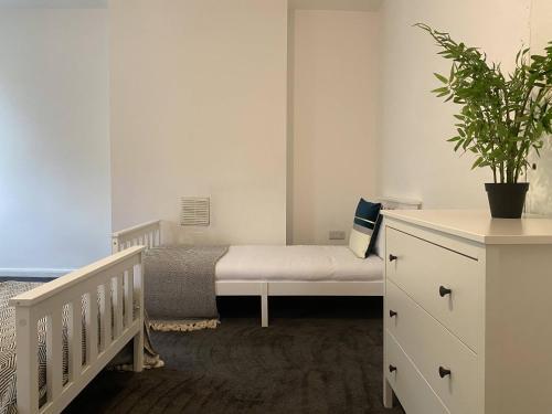 Central Entire House - Sleeps 12!