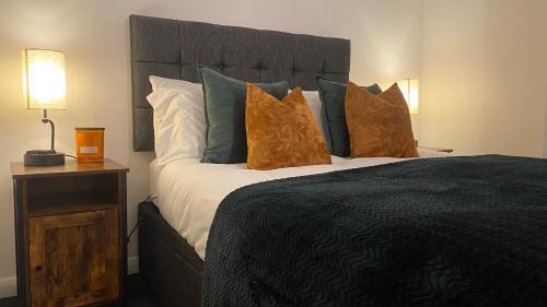 Central Entire House - Sleeps 12!