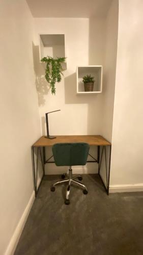 Central Entire House - Sleeps 12!