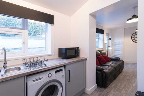 Marina Apartment With Hot Tub