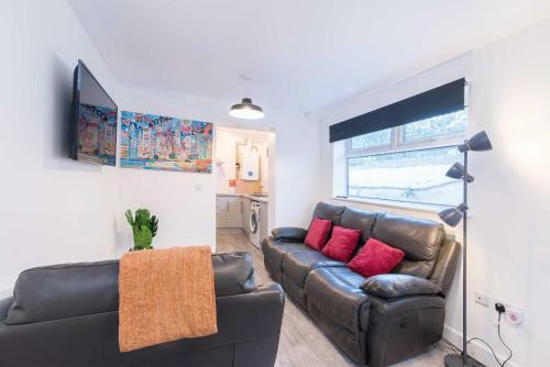 Marina Apartment With Hot Tub
