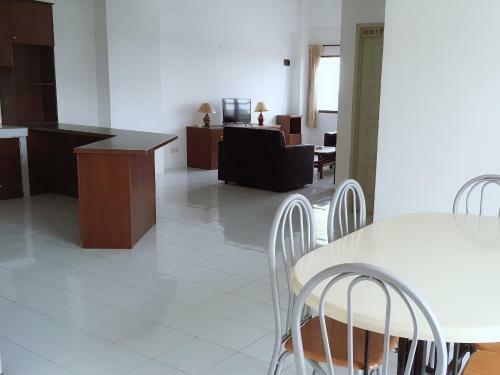 Dindings Pantai Desair Apartment By Dpd