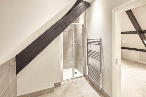 Host & Stay- Graham House