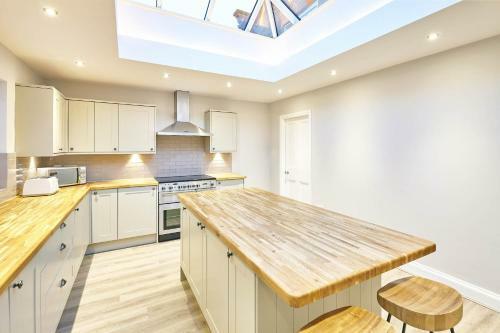 Host & Stay- Graham House