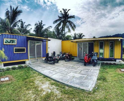Purple Cube Roomstay Kontena