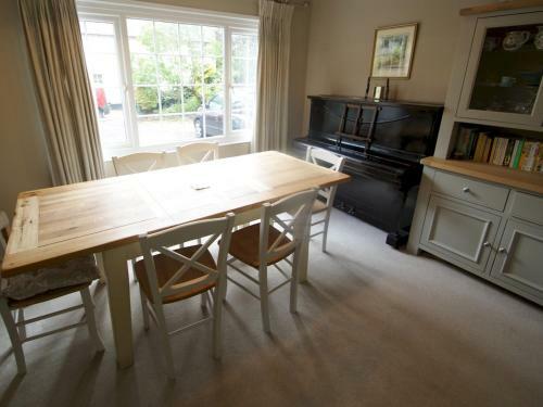 Pass The Keys Bright, Comfortable 3 Bed Home With Garden & Parking