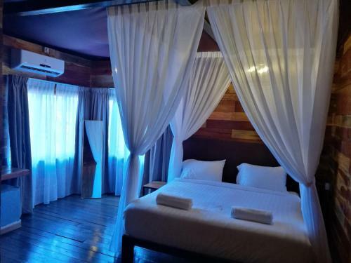 Lodge Utan Teluk Nipah