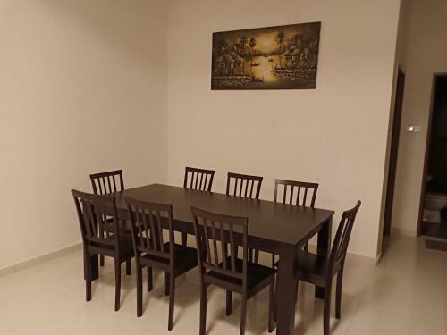 Double Story Villa - Walking Distance To The Beach