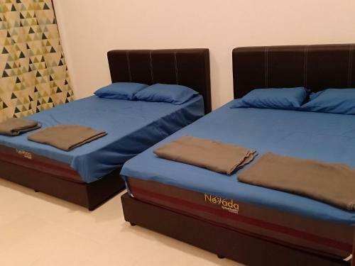 Double Story Villa - Walking Distance To The Beach