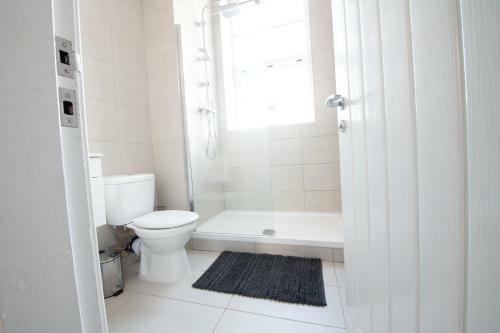 Amazing 3 Bedroom Townhouse With Parking