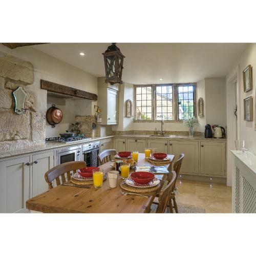 Lovedays Cottage, 16th Century Home In Painswick