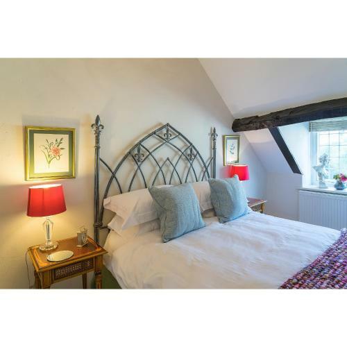 Lovedays Cottage, 16th Century Home In Painswick