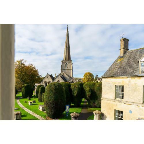Lovedays Cottage, 16th Century Home In Painswick
