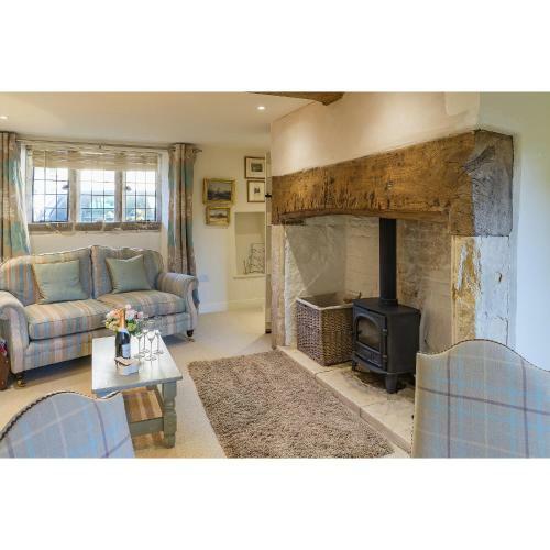 Lovedays Cottage, 16th Century Home In Painswick