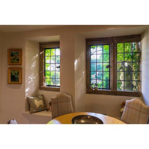 Lovedays Cottage, 16th Century Home In Painswick