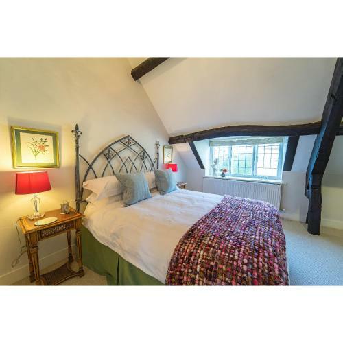 Lovedays Cottage, 16th Century Home In Painswick