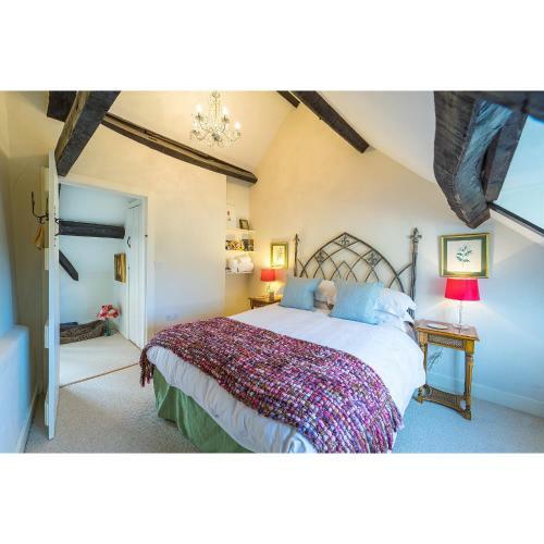 Lovedays Cottage, 16th Century Home In Painswick