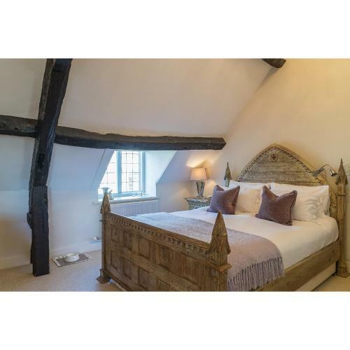 Lovedays Cottage, 16th Century Home In Painswick