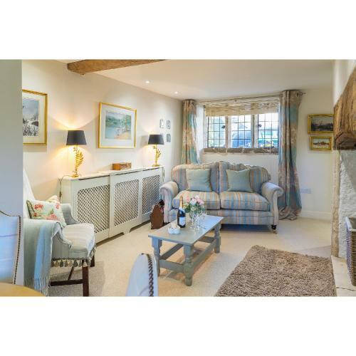 Lovedays Cottage, 16th Century Home In Painswick