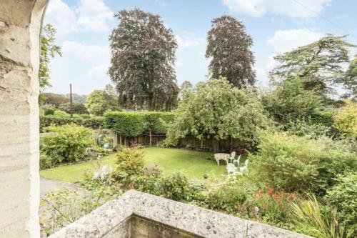 3 Bed Cotswold House With Large Garden