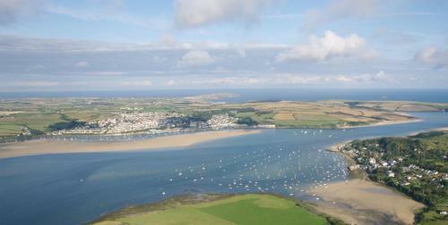 Edge Of Padstow, 2 Bedroom Luxury Lodge