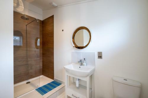 Edge Of Padstow, 2 Bedroom Luxury Lodge