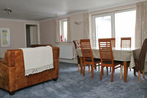 Town Centre Apartment With Parking