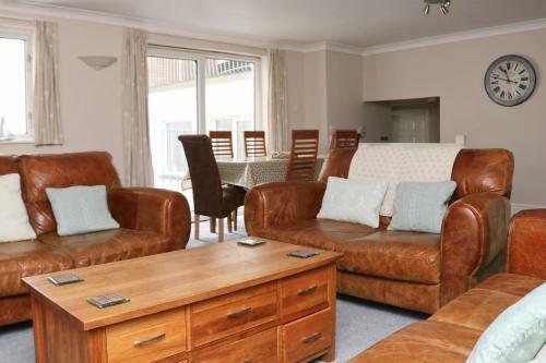 Town Centre Apartment With Parking